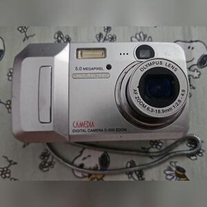 Olympus Camedia C-500 Zoom 5.0MP Compact Digital Camera (working)